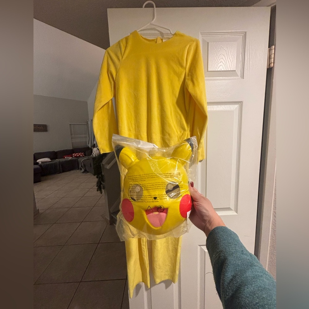 Pokemon Picchu Costume with Mask 10/12 - Picture 3 of 3